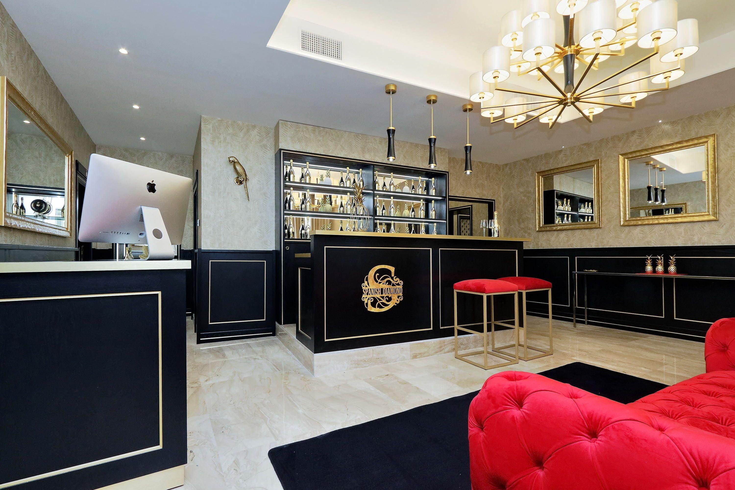 Spanish Diamond Luxury Suites & Jacuzzi — Photos 3
